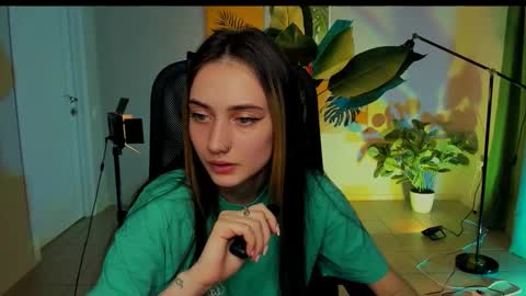 olivia_norton_ online show from September 2025 01:57:02 PM