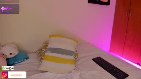 olivia_s19 online show from October 2025 03:40:02 AM