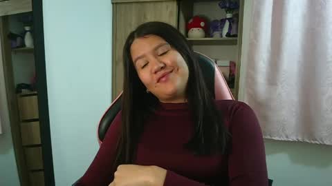 Snapshot of olivia_watson_ chatting on May 2026 12:01:02 PM Olivia online show from May 2026 12:01:02 PM