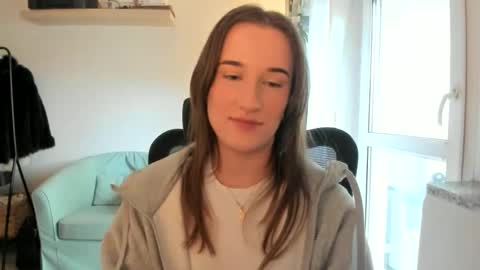 Oliwiaa2004 online show from April 2026 12:43:01 PM