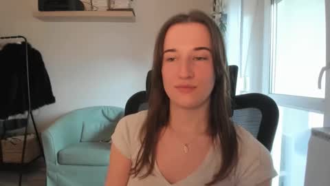 Oliwiaa2004 online show from April 2026 02:32:01 PM