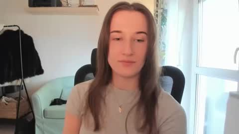 Oliwiaa2004 online show from April 2026 12:44:02 PM