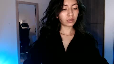 oliviaaa__ online show from December 2024 01:55:02 AM