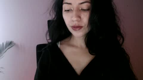 oliviaaa__ online show from July 2026 04:25:01 PM