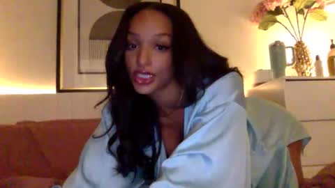 Snapshot of oliviaamara chatting on May 2026 03:02:02 AM oliviaamara online show from May 2026 03:02:02 AM