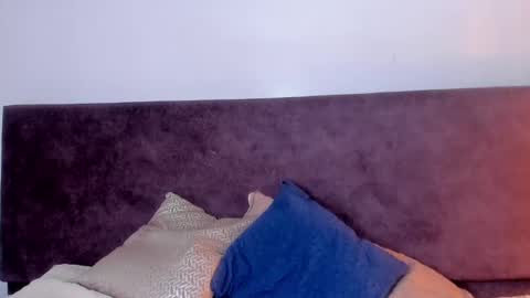 OLIVIA online show from September 2025 04:01:01 AM