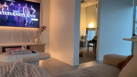 Olivia Brookes online show from November 2025 07:50:01 AM