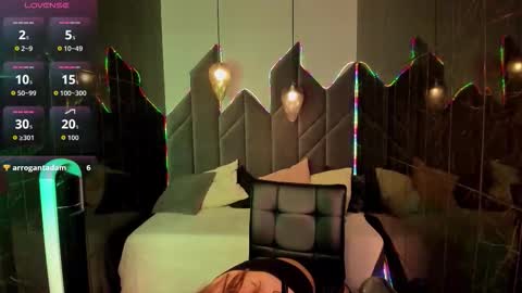 Snapshot of oliviaglow chatting on February 2026 06:19:02 AM Isabella online show from February 2026 06:19:02 AM