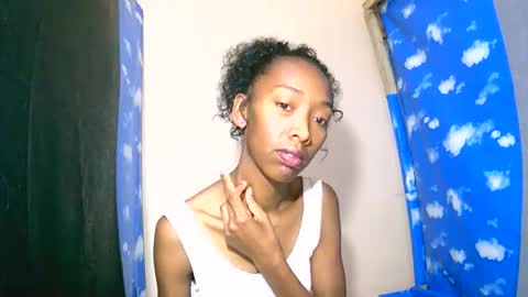 oliviah27 online show from October 2025 10:01:02 AM