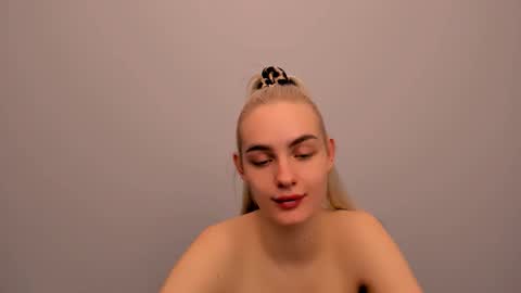 oliviaBeauty online show from January 2026 09:30:02 PM