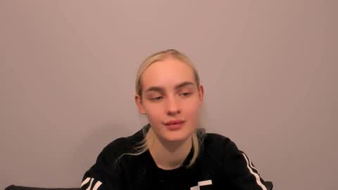 oliviaBeauty online show from February 2026 04:57:01 PM