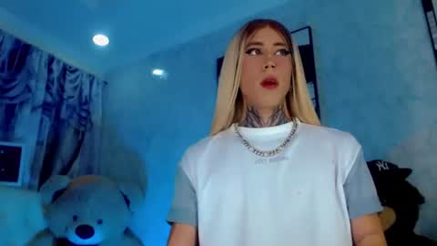 oliviahot01 online show from July 2026 12:23:02 AM