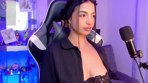 Snapshot of oliviamcneill chatting on March 2025 06:24:01 AM Olivia Mcneill online show from March 2025 06:24:01 AM