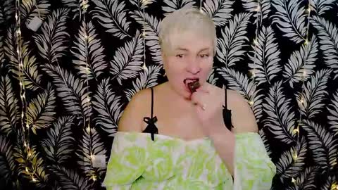 Kelly online show from December 2024 12:38:01 PM