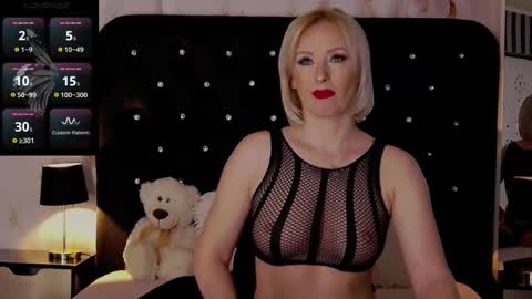 Olivia online show from February 2025 07:54:02 AM