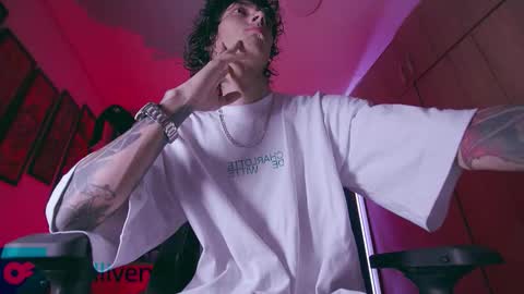     online show from December 2025 02:38:01 AM