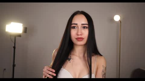 Mia online show from May 2026 06:43:01 AM