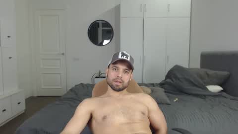 onebestlover online show from February 2025 08:11:01 PM