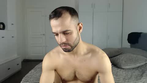 onebestlover online show from October 2025 07:00:02 AM