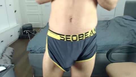 onebestlover online show from December 2025 08:45:01 AM