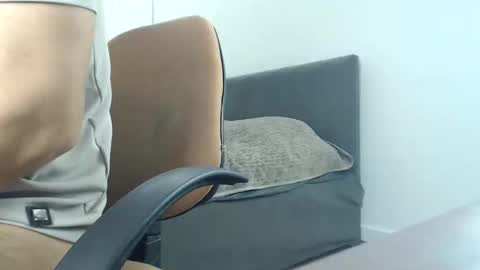 onebestlover online show from April 2026 08:34:02 AM