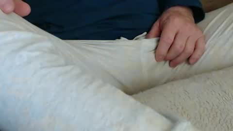 Snapshot of onehanglow chatting on February 2025 06:10:02 PM Butch online show from February 2025 06:10:02 PM