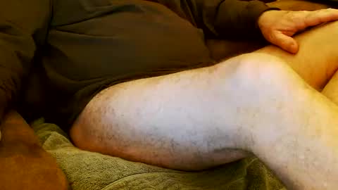 Snapshot of onehanglow chatting on December 2025 02:40:01 AM Butch online show from December 2025 02:40:01 AM