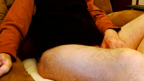 Snapshot of onehanglow chatting on February 2026 01:00:02 AM Butch online show from February 2026 01:00:02 AM