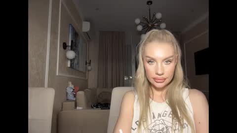 onesweet_baby online show from February 2025 06:12:01 PM