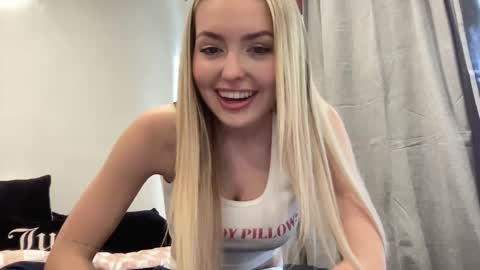 Snapshot of onicasummer chatting on February 2025 10:25:01 PM Onica Summer online show from February 2025 10:25:01 PM