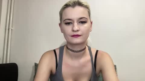 Onika online show from November 2025 10:21:02 PM