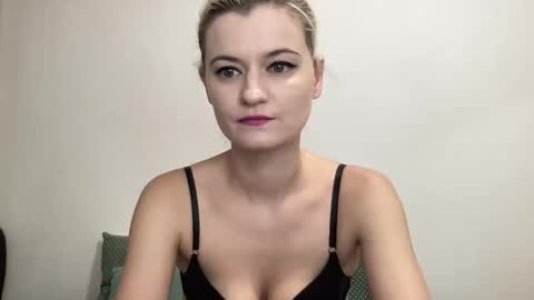 Onika online show from November 2025 04:31:02 PM