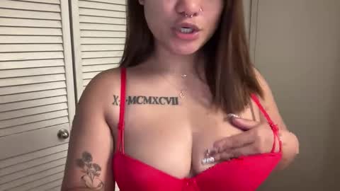 Miss Girly online show from November 2025 08:57:01 PM