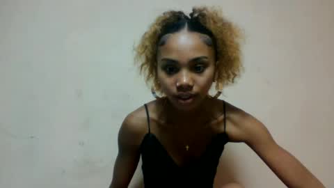 Snapshot of oooosoavizara chatting on June 2026 12:06:01 PM oooosoavizara online show from June 2026 12:06:01 PM