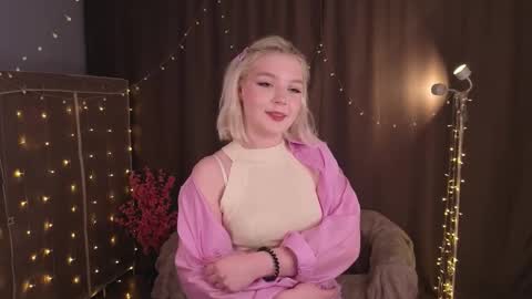 Snapshot of oopsiebegentle chatting on February 2026 04:58:02 PM Annie online show from February 2026 04:58:02 PM