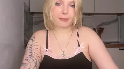 Ophelia online show from December 2025 05:17:01 PM