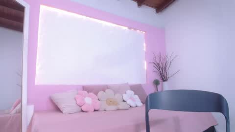 Ora Larson online show from October 2025 11:51:02 AM