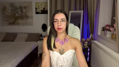 Eve Voss online show from October 2025 12:46:01 PM