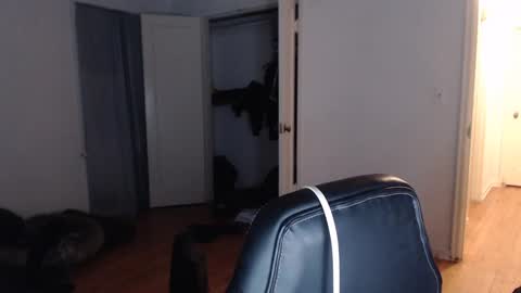 Snapshot of oregon87 chatting on December 2024 01:28:01 AM The Oregon Lumberjack online show from December 2024 01:28:01 AM