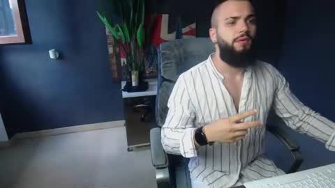 Snapshot of oscarwills chatting on June 2026 04:46:01 AM OscarWills online show from June 2026 04:46:01 AM