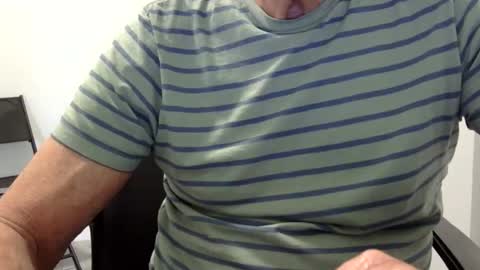 Snapshot of ossibottom chatting on May 2026 10:04:02 PM Ossi online show from May 2026 10:04:02 PM