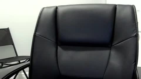Snapshot of ossibottom chatting on May 2026 03:03:02 AM Ossi online show from May 2026 03:03:02 AM