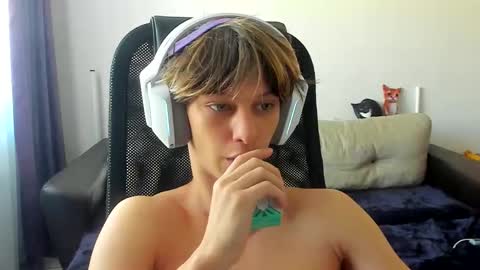 Ostin online show from September 2025 05:07:01 AM