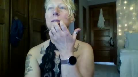 Snapshot of outdoorchicprivate chatting on March 2026 04:01:01 PM JJ online show from March 2026 04:01:01 PM