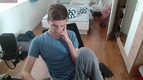 Snapshot of overkneebabe chatting on January 2026 09:03:01 AM OverkneeBabe online show from January 2026 09:03:01 AM