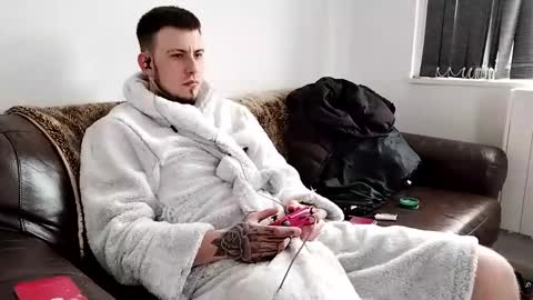 Owen kayz online show from March 2026 12:32:01 PM