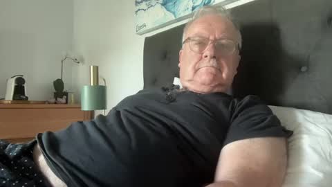 ozhairybearxxxx online show from December 2024 07:25:02 PM