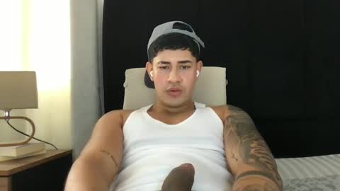 Javi    online show from February 2025 09:22:01 PM