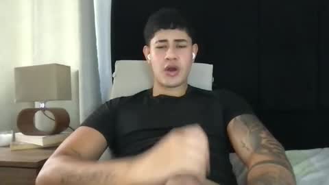 Javi    online show from February 2025 09:43:01 PM