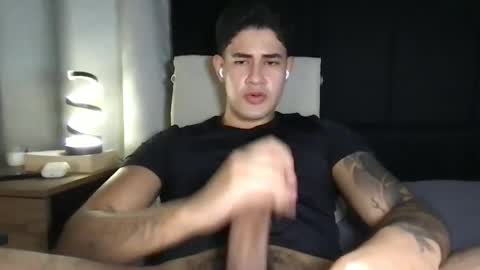 Javi    online show from September 2025 10:32:01 PM